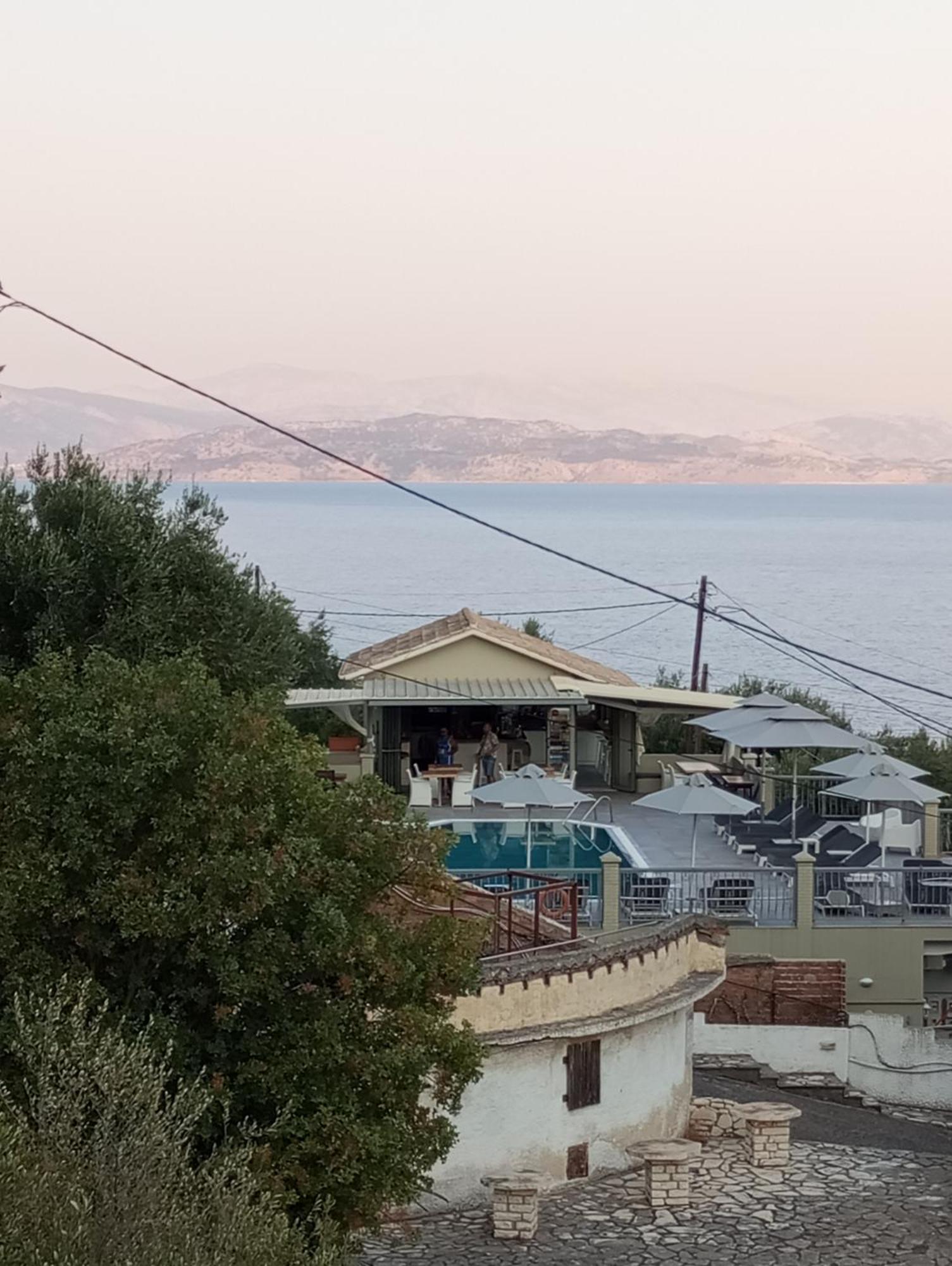 Sarakinos Apartments Barbati Extérieur photo