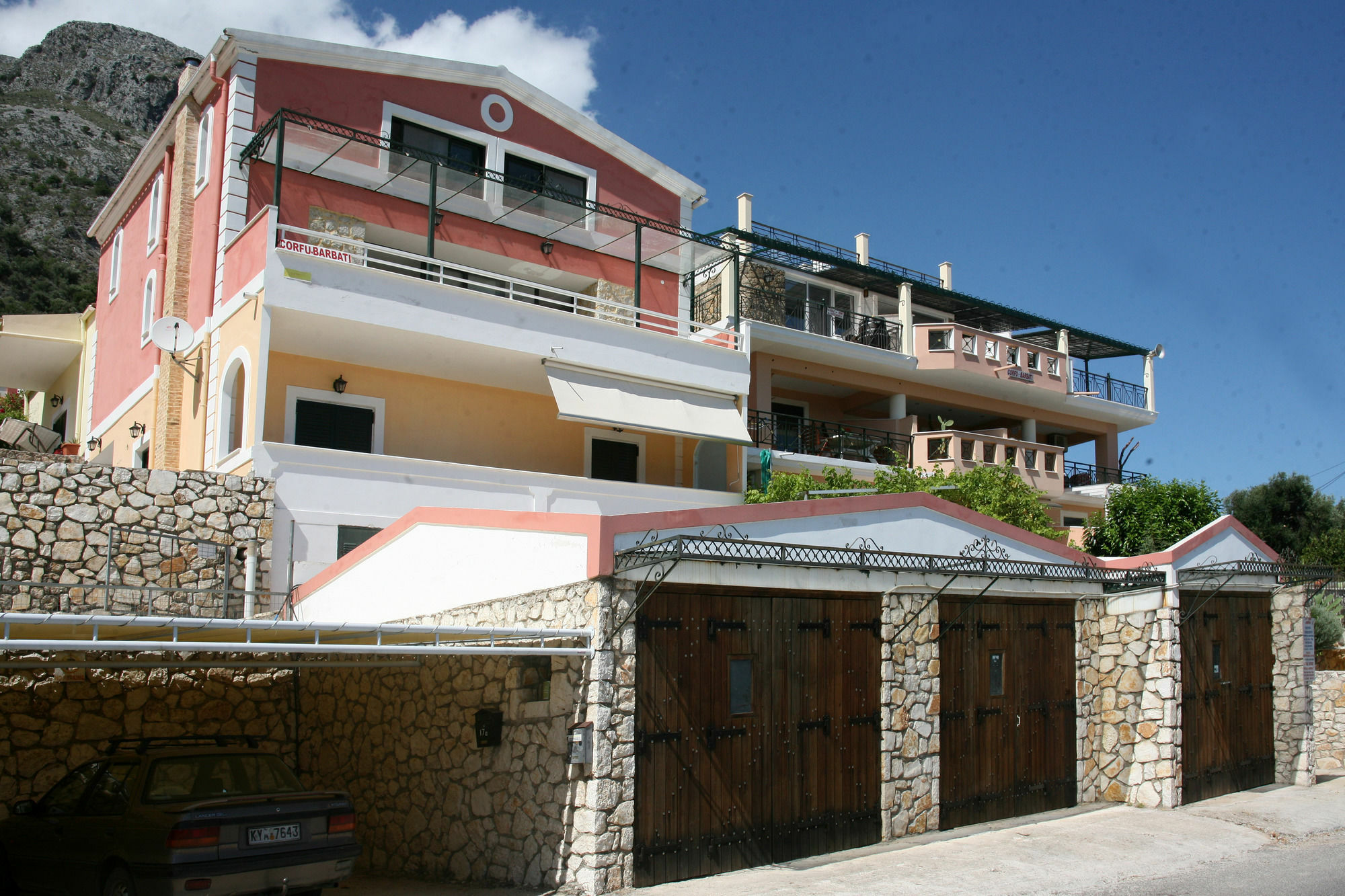 Sarakinos Apartments Barbati Extérieur photo