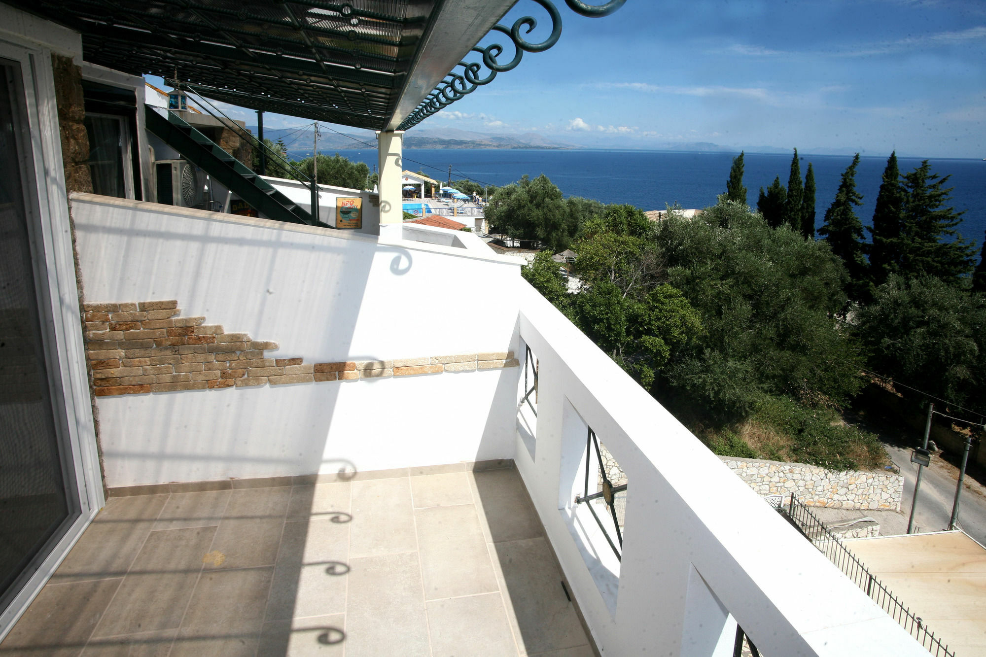Sarakinos Apartments Barbati Extérieur photo